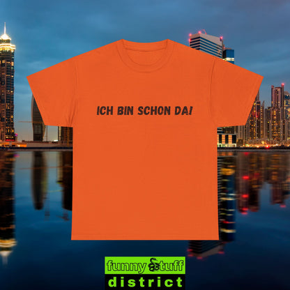 T-Shirt Baumwolle in orange von vorne Motiv Ich bin schon da